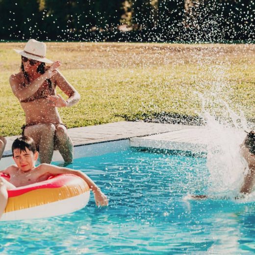 Qu’est-ce qu’une piscine coque polyester ?